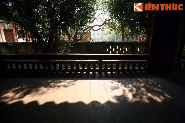 Đến nay, đình vẫn còn nguyên bộ sàn cổ có tuổi đời nhiều thế kỷ.