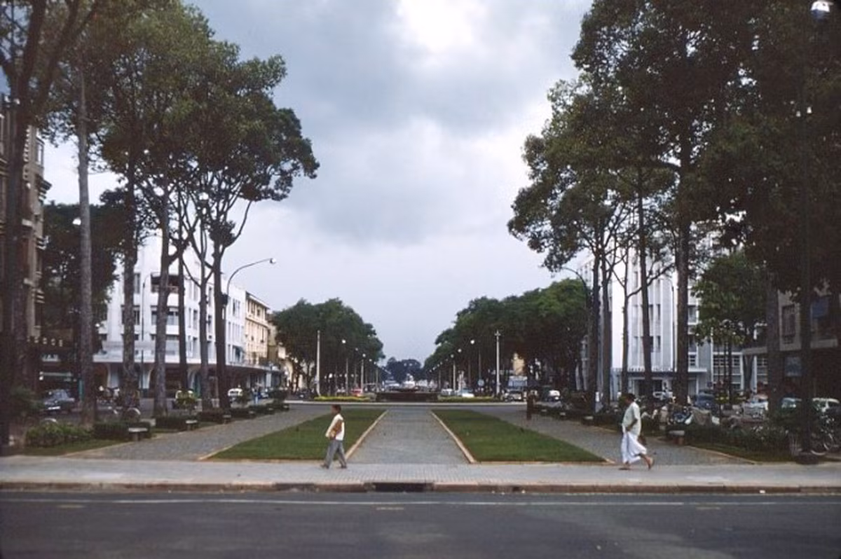 Vườn hoa Công trường Lam Sơn.