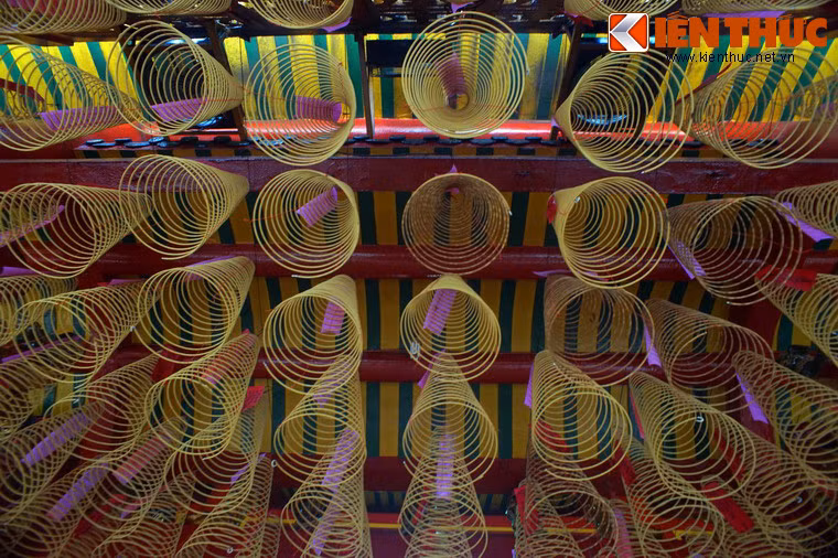 Không chỉ là địa điểm tín ngưỡng của người dân địa phương, hội quán này còn là nơi tham quan thu hút rất đông du khách trong nước và quốc tế.