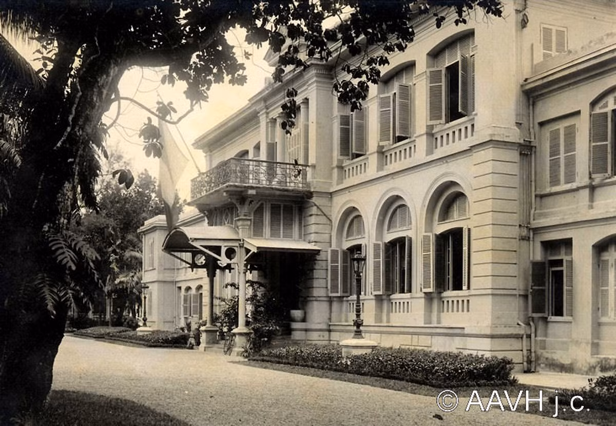 Tòa Khâm sứ Pháp ở Huế năm 1930. Ảnh: Aavh.org