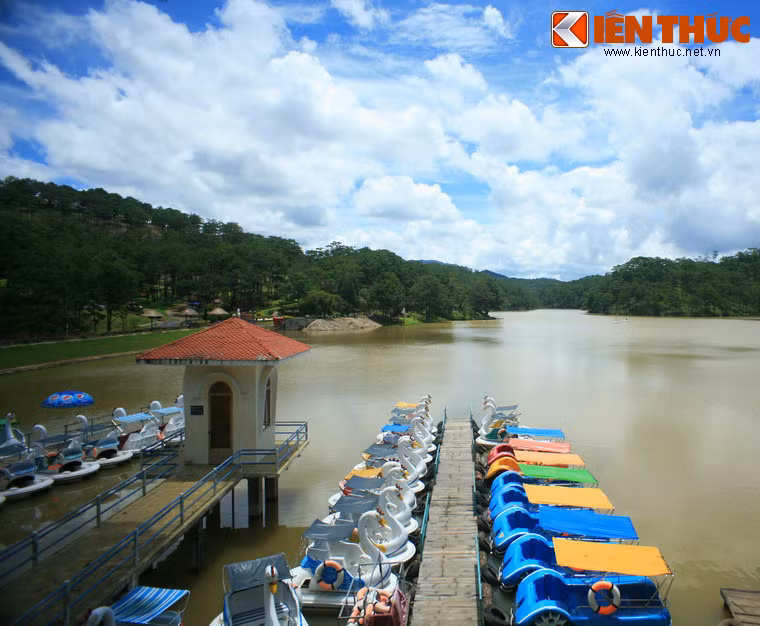 Ngày nay, Thung lũng Tình Yêu được phát triển thành một khu du lịch quy mô với nhiều loại hình dịch vụ khác nhau.