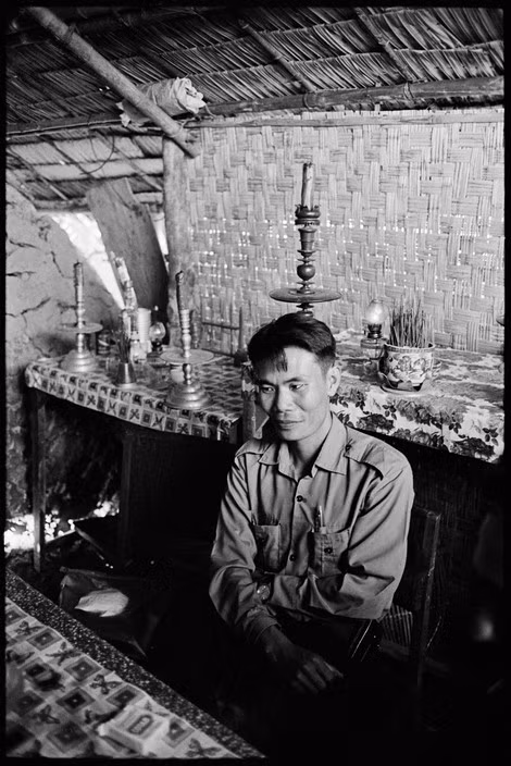 Chân dung người Chính ủy. Ảnh: Magnumphotos.com.