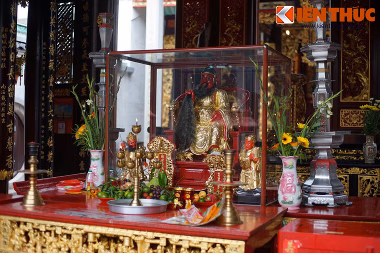 Khám thờ Quan Vũ ở nhà hương.