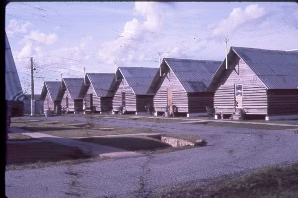 Các khu nhà trong Trại Davis, gần căn cứ Tân Sơn Nhất. Ảnh: Oldspooksandspies.org