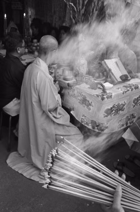Tang lễ của người Hoa ở Chợ Lớn, 29/3/1990. Ảnh: Magnumphotos.com