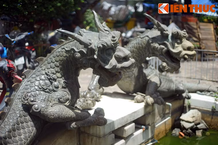 Các bức tượng được tạo hình rất sinh động.