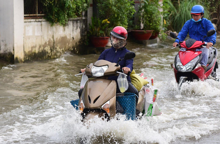Theo Đài Khí tượng thủy văn khu vực Nam Bộ, đợt triều cường đầu tháng 10 âm lịch tại trạm Phú An và trạm Nhà Bè, triều cường có thể lên mức 1,62m - 1,67m