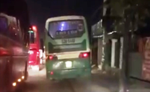 Toat mo hoi xem clip xe buyt 