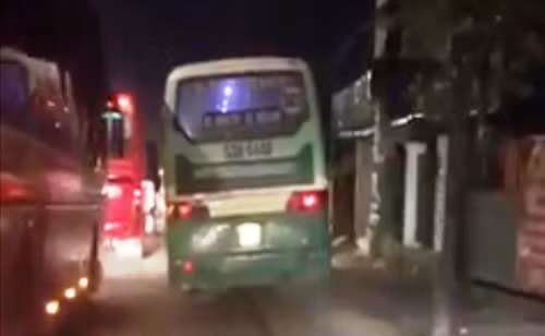 Toat mo hoi xem clip xe buyt 