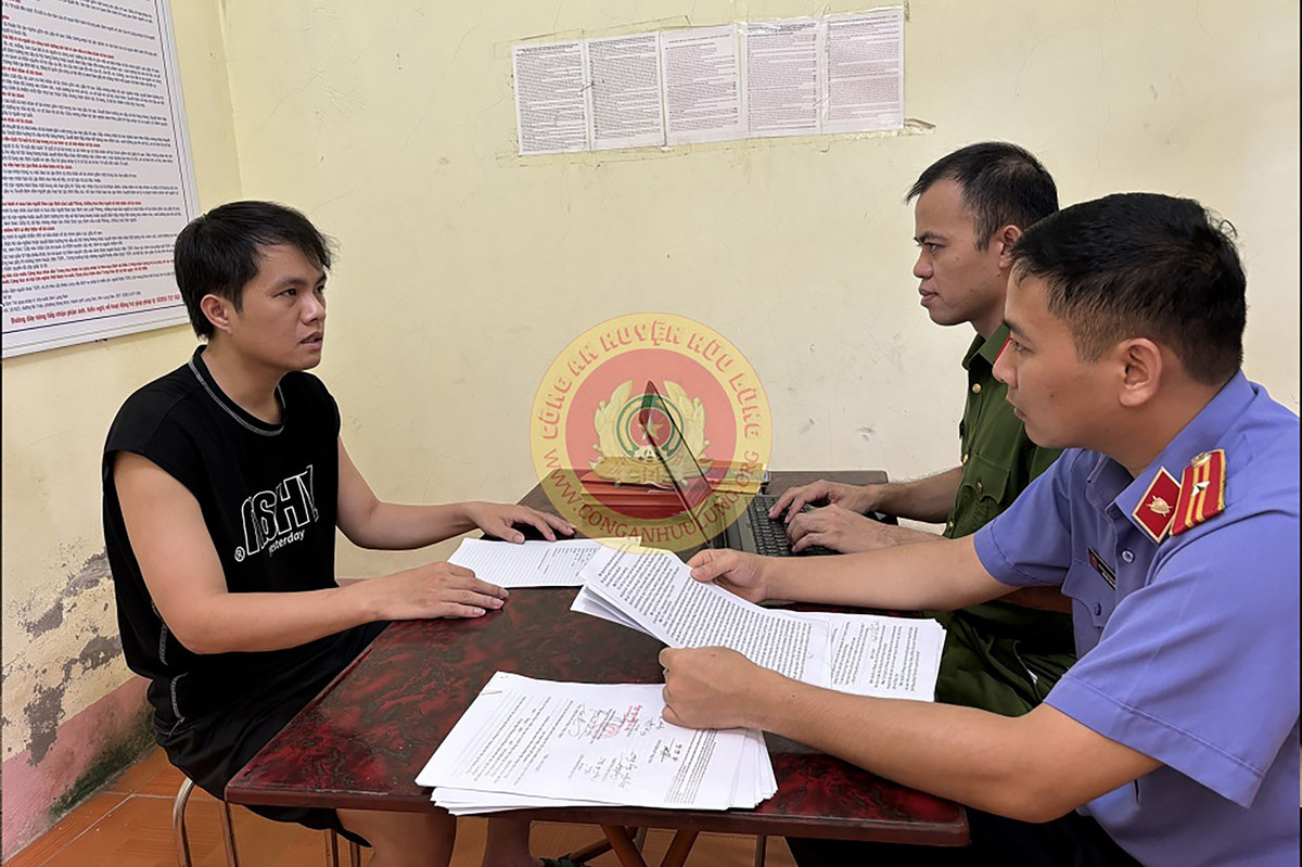 Trom tien, vang tai den Bac Le de mua xe may tang nguoi yeu