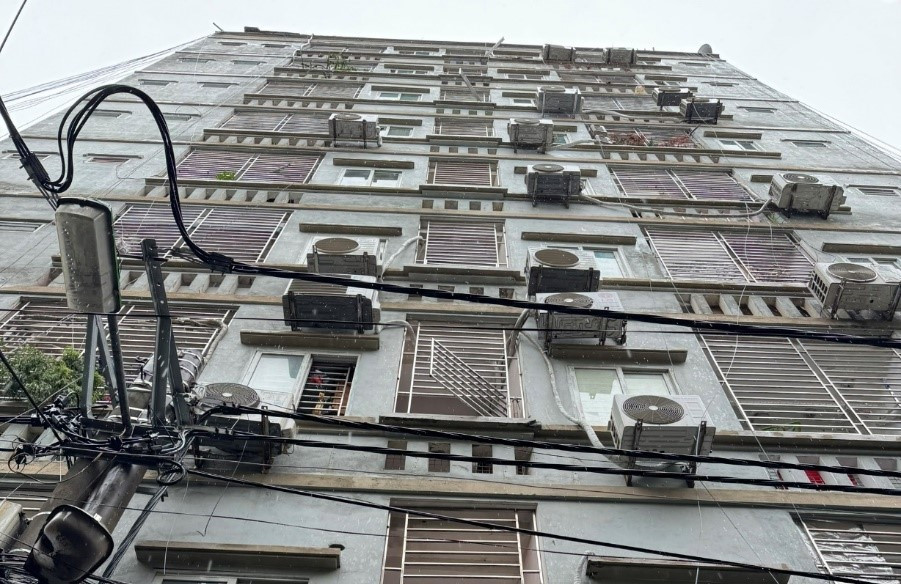 Hà Nội: Cháy chung cư mini có 154 người sinh sống Ha Noi: Chay chung cu mini co 154 nguoi sinh song