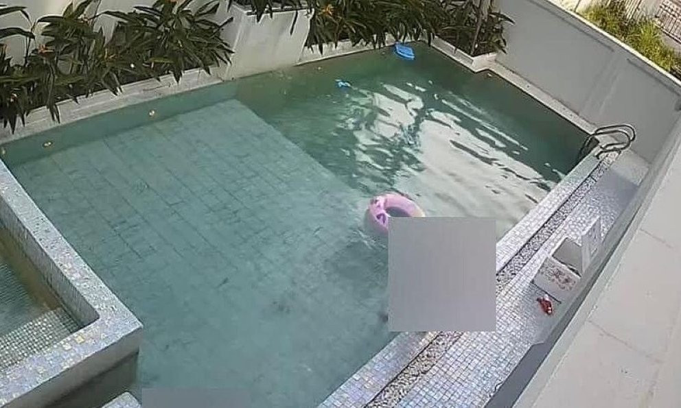 Bé gái đuối nước trong bể bơi biệt thự ở Hạ Long đã tử vong Be gai duoi nuoc trong be boi biet thu o Ha Long da tu vong