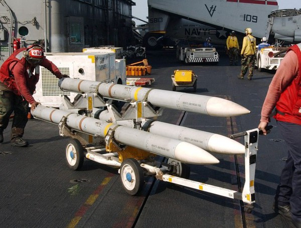 Ông Cornstein cho biết việc mua hệ thống tên lửa tầm trung của công ty Raytheon Technologies (Mỹ) là "hoạt động mua sắm quốc phòng lớn nhất từ trước đến nay" của thành viên NATO Hungary.