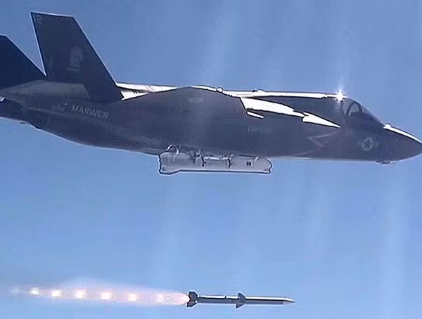 Thương vụ mua sắm lớn này sẽ giúp Hungary đại tu và hiện đại hóa năng lực phòng không và cho phép nước này chuyển đổi khỏi hệ thống cũ hiện nay của Liên Xô sang chuẩn NATO.