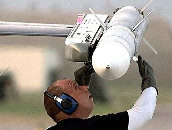 Với việc mua số lượng lớn tên lửa không đối không AIM-120, không quân Hungary sẽ được nâng cao sức mạnh.