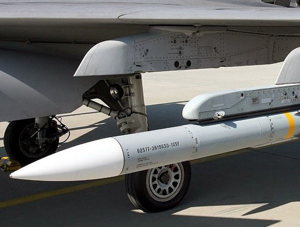 Trước đó Mỹ cũng từng bán nhiều loại vũ khí nguy hiểm cho Ba Lan và chuyển giao số lượng lớn tên lửa chống tăng hiện đại cho Ukraine. Động thái trên đã vấp phải sự phản đối của Nga.