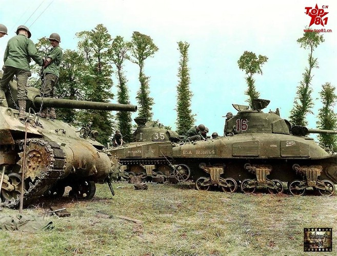 Một trạm sửa chữa dã chiến các xe tăng M4 Sherman của Quân đội Mỹ. Đây là loại xe tăng chủ lực của Mỹ trong CTTG 2.
