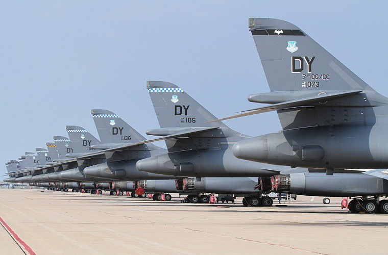 Hàng dài những chiếc B-1B Lancer tại căn cứ không quân Dyess, Texas.