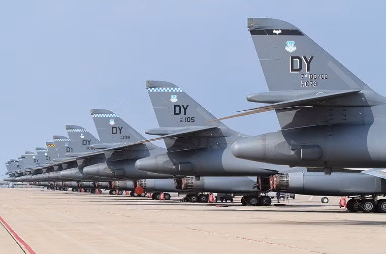 Hàng dài những chiếc B-1B Lancer tại căn cứ không quân Dyess, Texas.