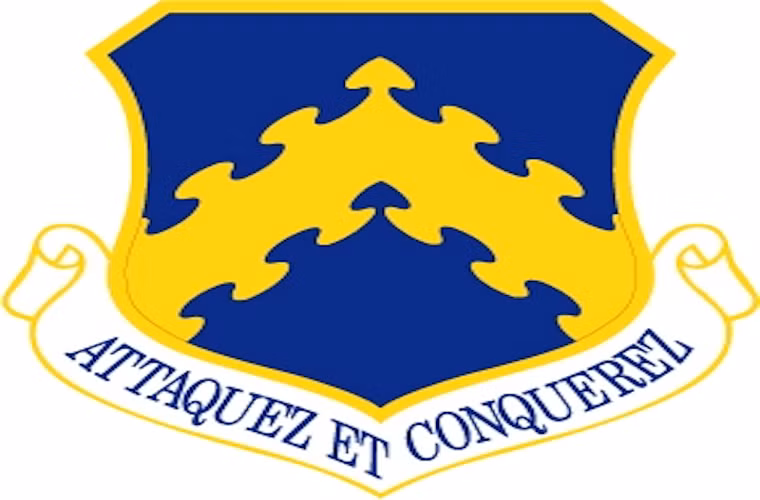 8th Fighter Wing: Không đoàn máy bay chiến đấu Số 8, đóng quân tại căn cứ Kunsan, Hàn Quốc. Với mẫu máy bay chiến đấu chủ lực F-16 Falcon, có phương châm hoạt động là: Attaquez et Conquerez “Tấn công và chinh phục".