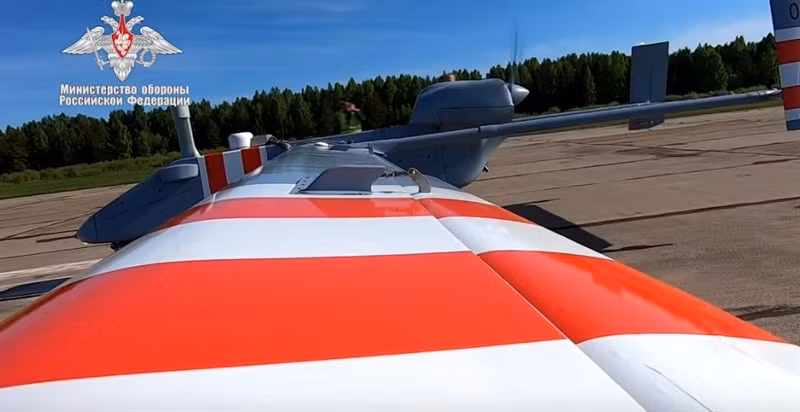 Tổ hợp này có được những khả năng mới nhờ công nghệ phát triển tiên tiến, cho phép máy bay thực hiện nhiệm vụ trinh sát cả ngày lẫn đêm bằng thiết bị quang học, vô tuyến và radar.