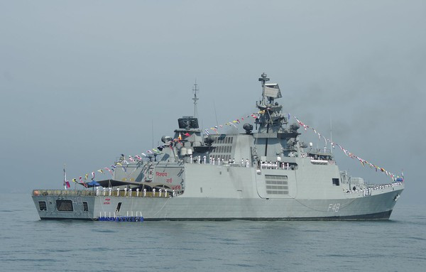 Bài học từ tiêm kích tàng hình FGFA hợp tác phát triển cùng Nga, hay việc phải đàm phán lại với Pháp về hợp đồng từng được ký kết để sản xuất chiến đấu cơ Rafale tại chỗ là điều New Delhi phải cân nhắc.