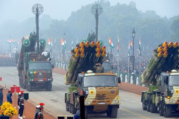 Giải pháp mà New Delhi đưa ra đó là buộc đối tác phải chuyển giao công nghệ và xây dựng nhà máy sản xuất trong những hợp đồng lớn.