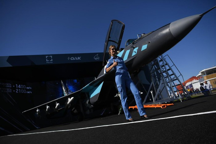 Cụ thể, Moskva đã khiến Armenia muốn mua thêm máy bay chiến đấu Su-30SM, trong khi đó họ lại đề nghị Azerbaijan hãy sắm tiêm kích MiG-35 để làm đối trọng. Theo các nguồn tin, Nga dự định sẽ thực hiện kế hoạch của mình trong thời gian tới.