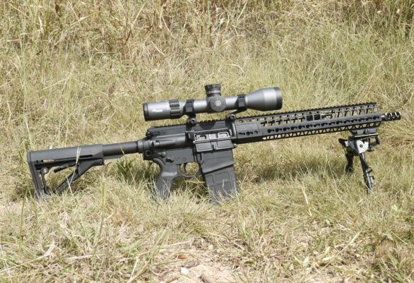 Lục quân Ấn Độ hồi đầu năm biên chế khoảng 72.000 khẩu SIG716 theo hợp đồng ký hồi tháng 2/2019. Lực lượng này đang loại biên dần mẫu súng nội địa INSAS, được sử dụng từ năm 1998, bằng SIG716 do hãng vũ khí Đức SIG Sauer chế tạo.