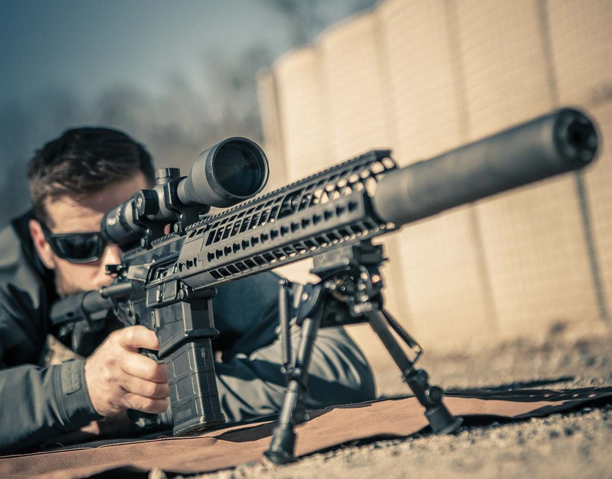 SIG716G2 có thiết kế ốp lót tay và ray "rỗng" tạo không gian cho một công cụ điều chỉnh trích khí theo các phương án khác nhau (bắn tỉa hoặc bắn loạt).