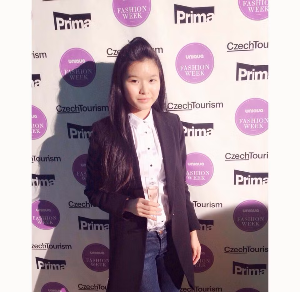 Huffington Post - không chỉ là một tờ báo có tiếng hàng đầu nước Mỹ mà nó còn có mức độ uy tín, chất lượng và tính tương tác rất cao đã được công nhận trên toàn cầu. Đây cũng là tờ báo quốc tế quen thuộc, được nhiều độc giả người Việt theo dõi hàng ngày. Và thật đặc biệt, trong đội ngũ phóng viên, biên tập viên, cộng tác viên của tờ báo hàng đầu nước Mỹ này còn có một cô gái gốc Việt. 