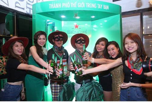 Kết thúc trải nghiệm thú vị thành phố Los Angeles cùng Á hậu Tú Anh. Thành phố Thế giới trong tay bạn là chuỗi sự kiện thực tế do Heineken tổ chức, ở đó những người chơi may mắn sẽ được trải nghiệm các địa điểm gợi liên tưởng tới từng thành phố nổi tiếng như Los Angeles, Tokyo, London, Amsterdam, Hà Nội. Ảnh: VEBA