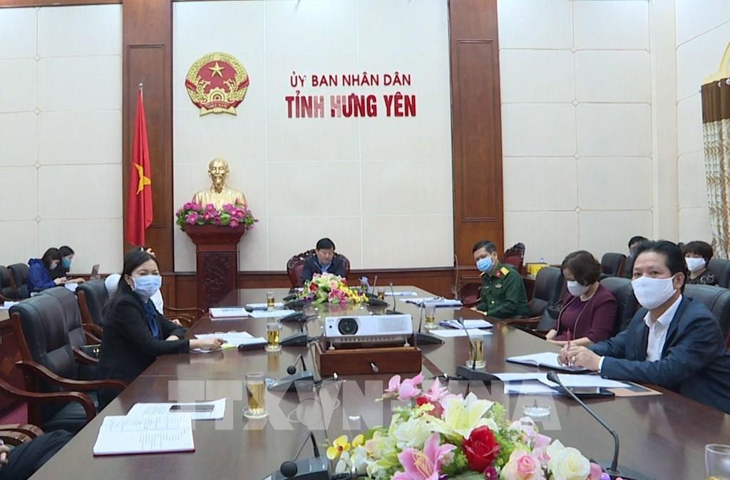  Tỉnh Hưng Yên: Ông Nguyễn Duy Hưng, Phó Chủ tịch UBND tỉnh, cho biết, người Hà Nội vào tỉnh phải có giấy xét nghiệm SARS-CoV-2 (bằng phương pháp RT-PCR hoặc test nhanh) trong vòng 48 giờ; giấy xác nhận tiêm 2 mũi vắc xin phòng COVID-19; thực hiện việc khai báo y tế và thực hiện 5K.