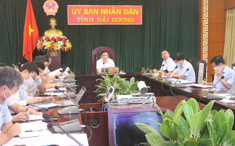  Tỉnh Hải Dương: Hiện tỉnh này vẫn kiểm soát chặt chẽ người từ nơi khác vào, đặc biệt là các địa phương đang thực hiện Chỉ thị 15, 16.Với những người từ Hà Nội vào tỉnh phải cách ly tại nhà 14 ngày, xét nghiệm 2 lần. Những người đã tiêm đủ liều vắc xin COVID-19 tự theo dõi sức khỏe tại nhà hoặc nơi lưu trú trong 7 ngày kể từ ngày đến/về địa phương. Xét nghiệm 2 lần kể từ ngày đến/về địa phương.