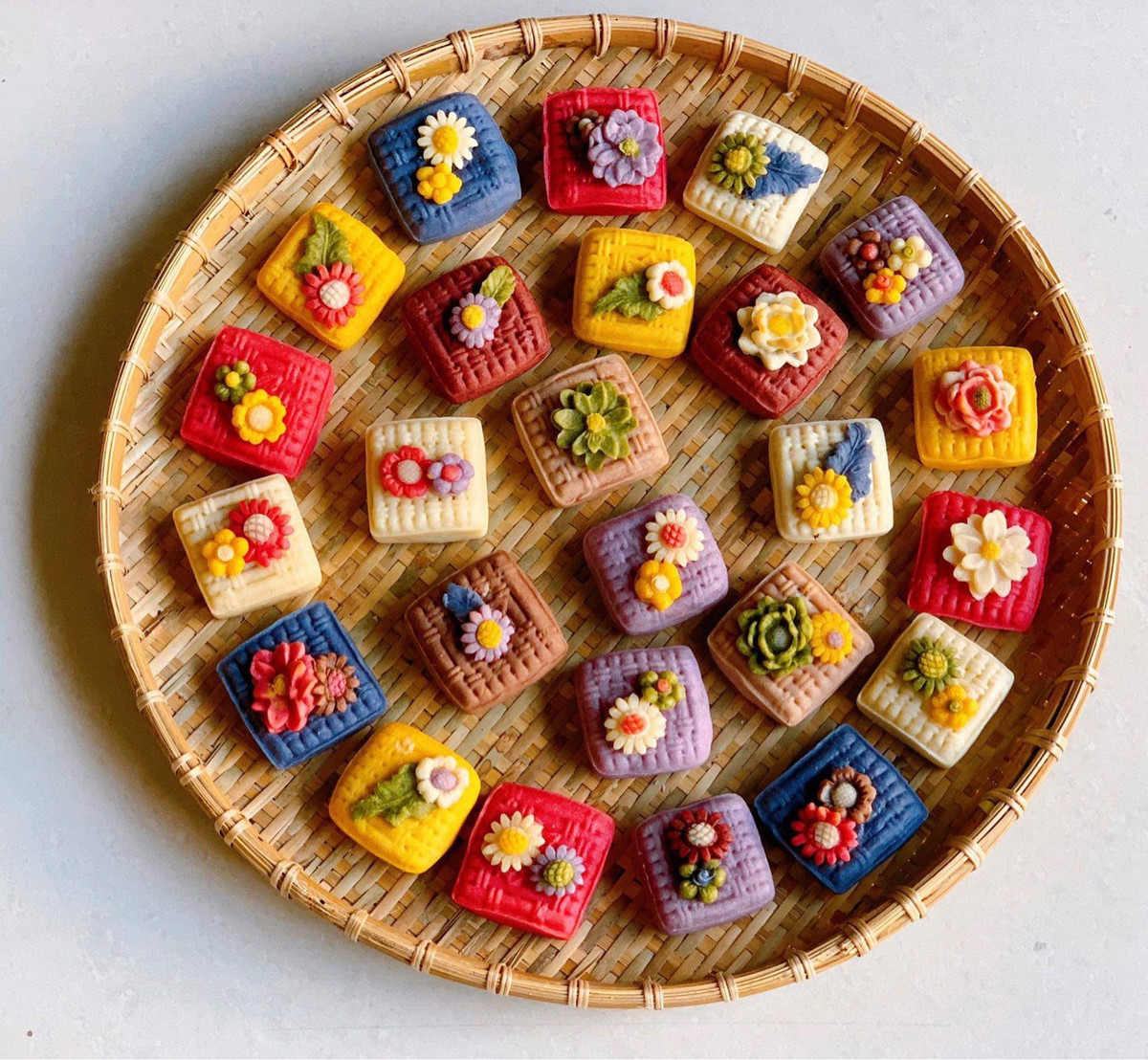 Trung thu gian cach, moi nguoi mot noi cua nhieu gia dinh trong dich-Hinh-3