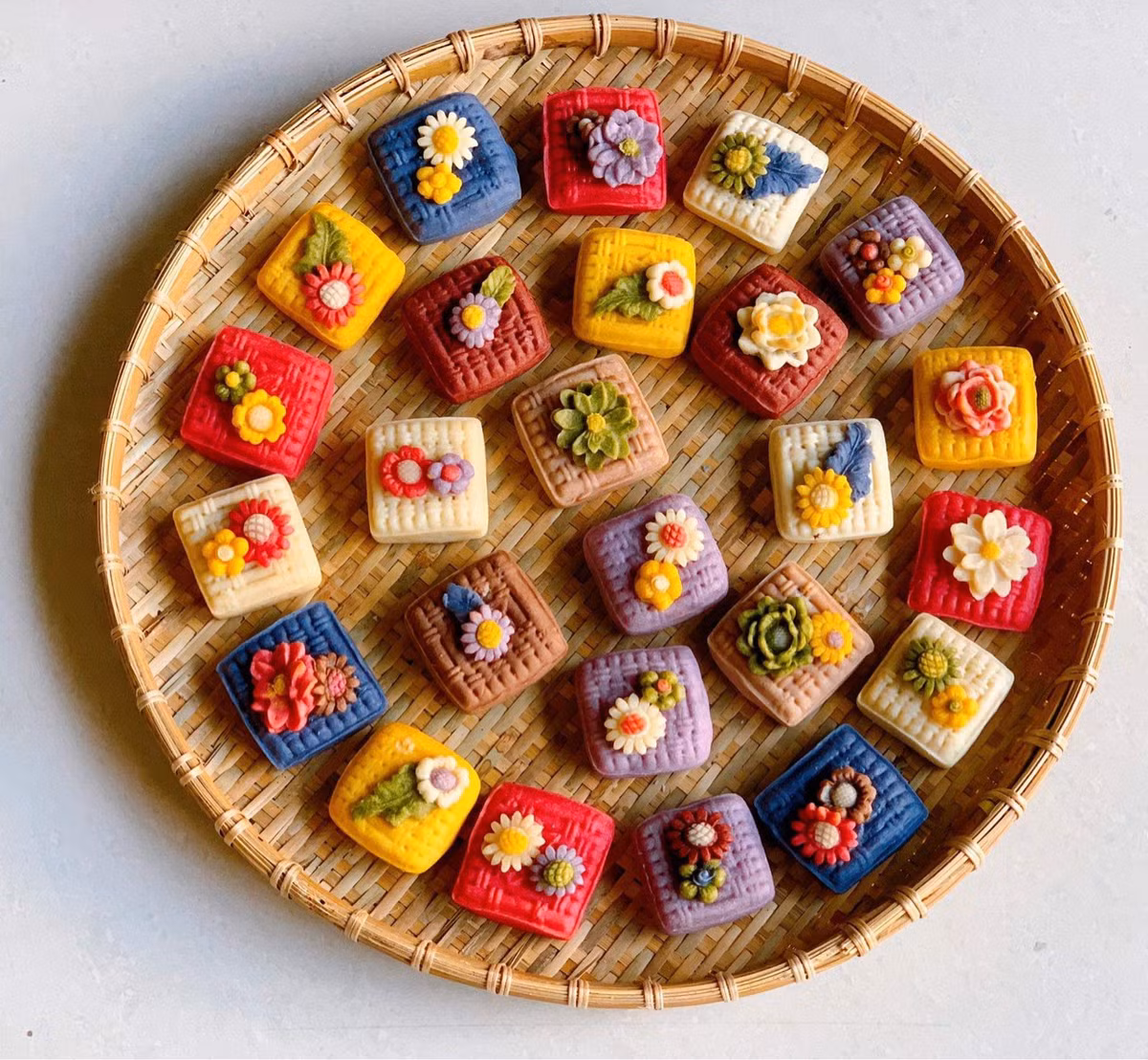 Trung thu gian cach, moi nguoi mot noi cua nhieu gia dinh trong dich-Hinh-3