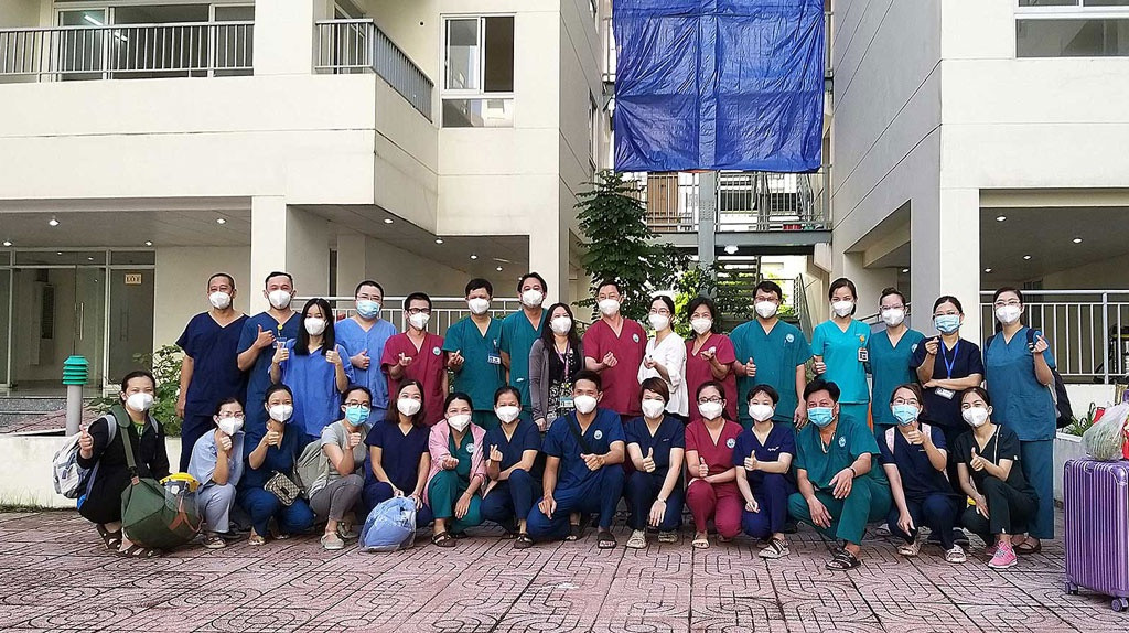 Nhói tim những hình ảnh trong bệnh viện dã chiến số 12 Nhoi tim nhung hinh anh trong benh vien da chien so 12