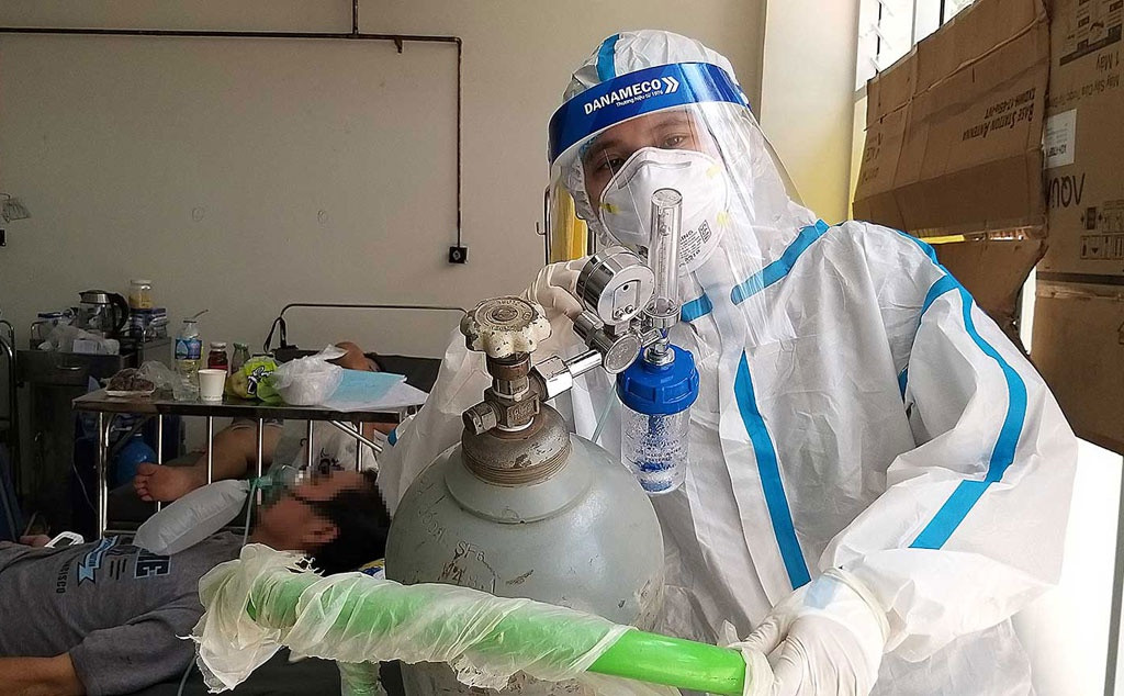 Nhói tim những hình ảnh trong bệnh viện dã chiến số 12 - Hình 6 Nhoi tim nhung hinh anh trong benh vien da chien so 12-Hinh-6