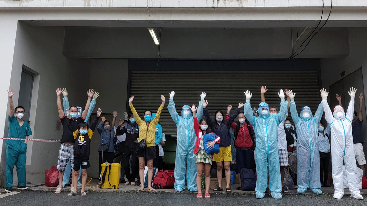 Nhói tim những hình ảnh trong bệnh viện dã chiến số 12 - Hình 7 Nhoi tim nhung hinh anh trong benh vien da chien so 12-Hinh-7