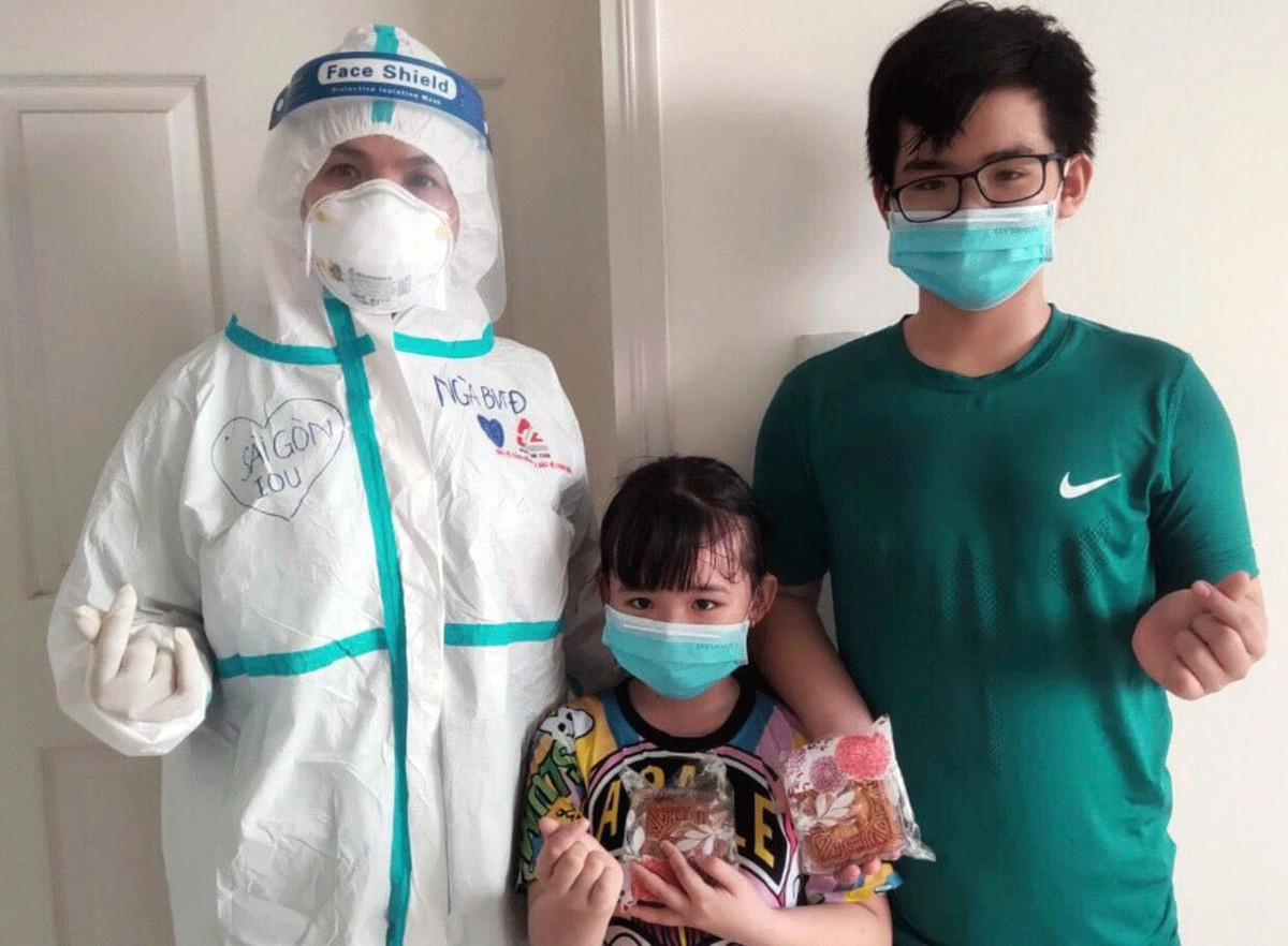 Nhói tim những hình ảnh trong bệnh viện dã chiến số 12 - Hình 2 Nhoi tim nhung hinh anh trong benh vien da chien so 12-Hinh-2