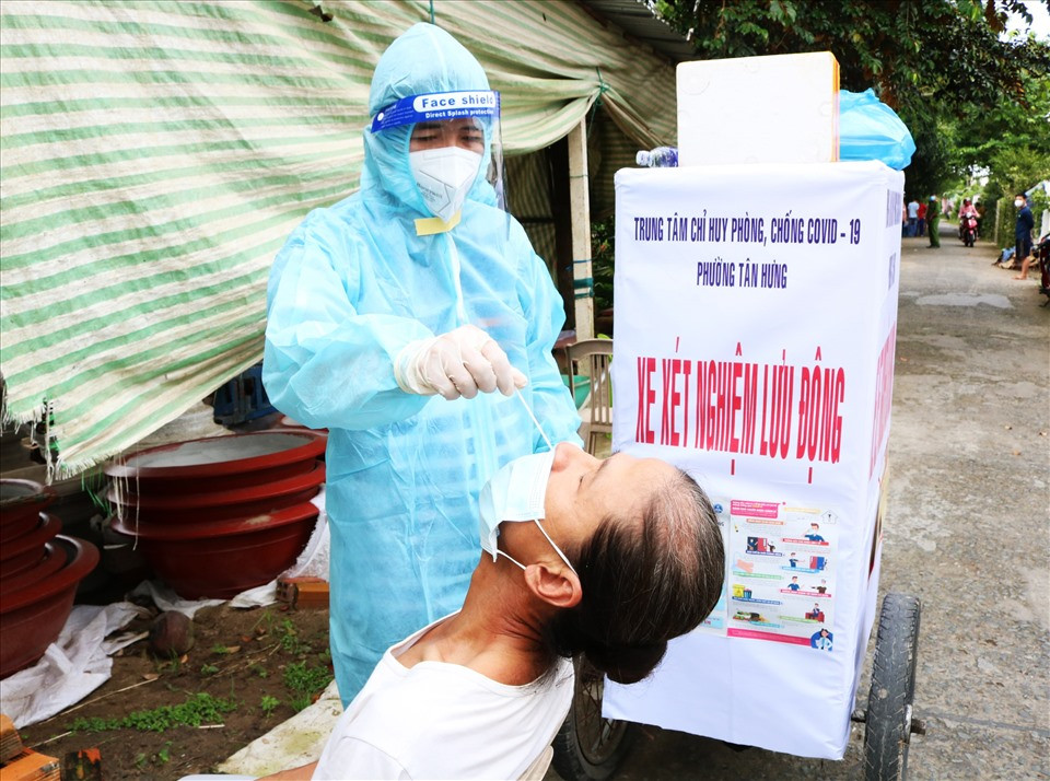 Ông Nguyễn Thành Nhơn (quận Thốt Nốt) chia sẻ: “Hiện tại, dịch COVID-19 đang diễn biến rất phức tạp; khiến cho mọi nguồn lực và cơ sở vật chất đang trở nên quá tải.