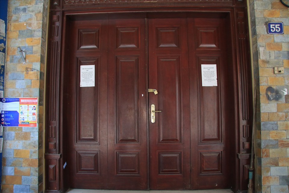 Không có để bắt gặp nhưng tờ thông báo đóng cửa, nhượng lại mặt bằng tại con phố này.