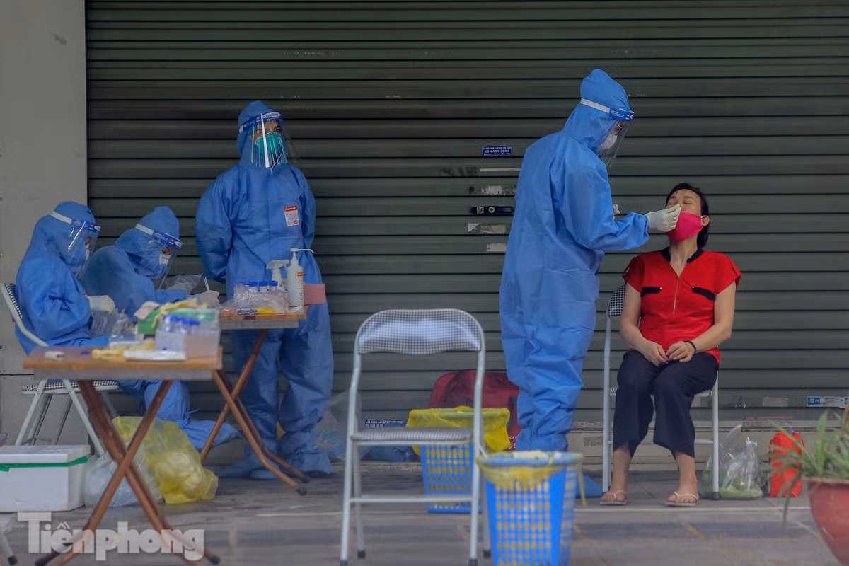 Công tác tuyên truyền về các hoạt động trước, trong và sau khi tổ chức triển khai chiến dịch xét nghiệm, tiêm chủng vắc xin phòng chống dịch COVID-19 được đẩy mạnh tại các địa phương trên địa bàn thành phố.