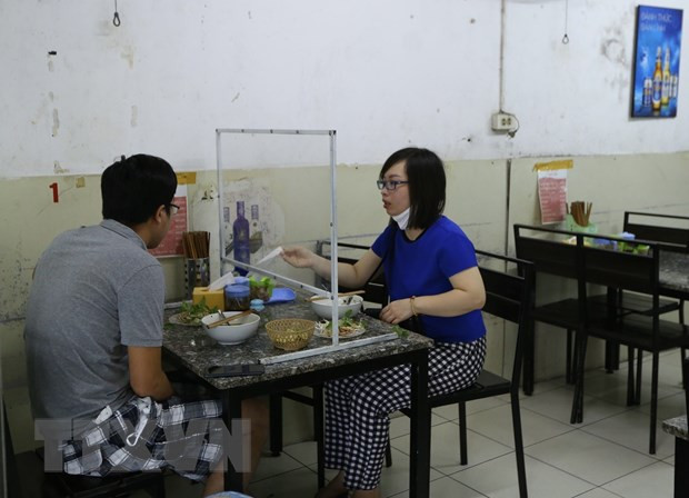 Nhieu dia phuong noi long gian cach, mo lai cac hoat dong, dich vu