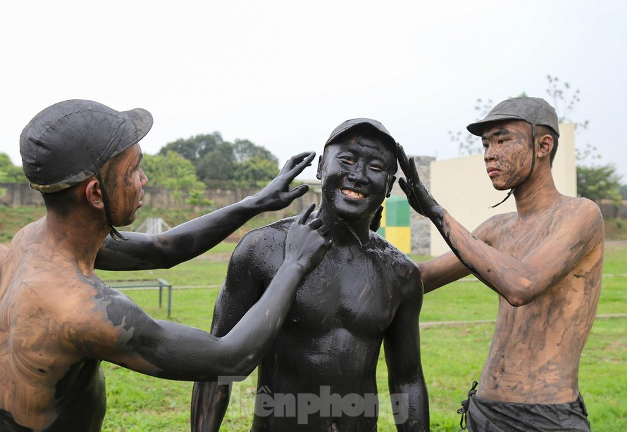 Kỹ thuật ngụy trang là một phương pháp che dấu người và vũ khí nhằm không để địch phát hiện.