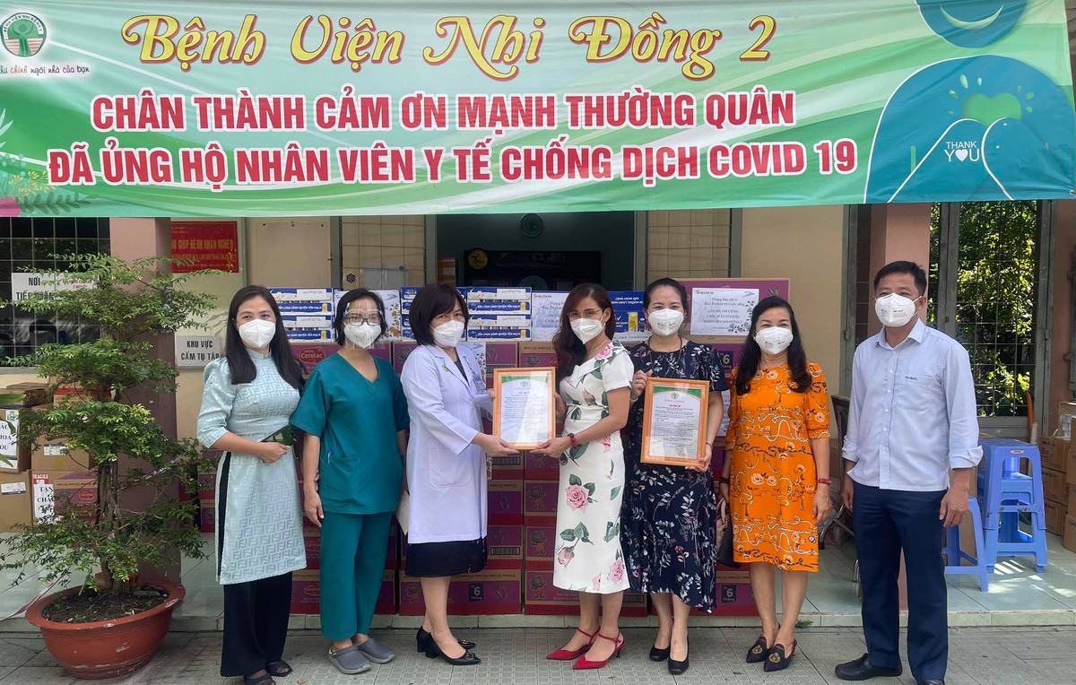 Bao Tri thuc & Cuoc song tham 3 benh vien Nhi dip Tet Trung thu-Hinh-7