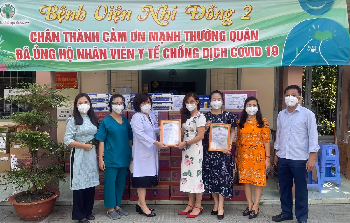 Bao Tri thuc & Cuoc song tham 3 benh vien Nhi dip Tet Trung thu-Hinh-7