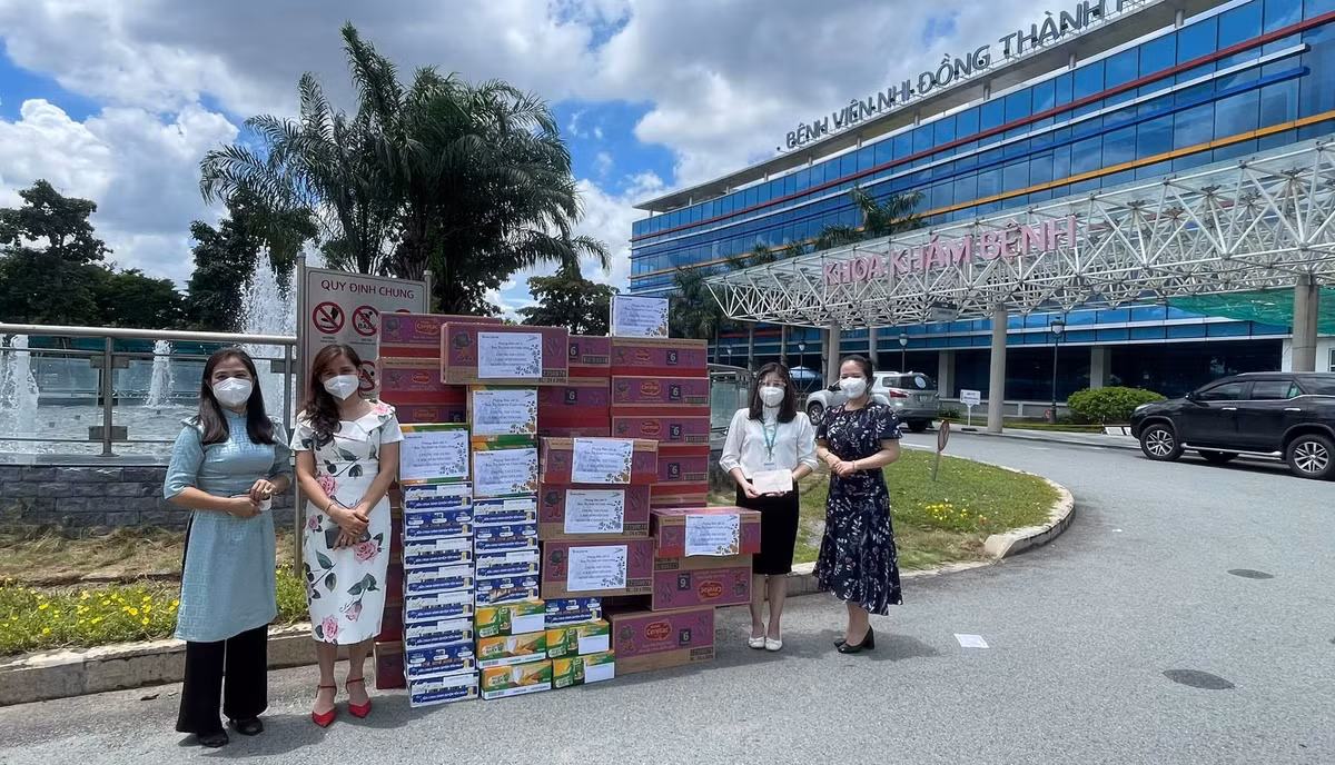 Bao Tri thuc & Cuoc song tham 3 benh vien Nhi dip Tet Trung thu-Hinh-6