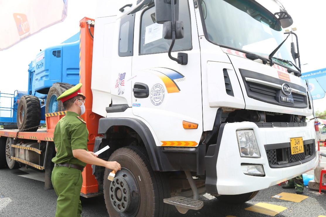 Thường trực Tỉnh ủy Quảng Ninh cũng yêu cầu người dân cán bộ, công chức, người lao động của tỉnh không ra khỏi tỉnh trong dịp lễ 2/9 để bảo vệ sức khỏe cho chính bản thân mình, gia đình, cộng đồng xã hội, đóng góp vào công tác phòng, chống dịch của tỉnh, của đất nước. (Ảnh: Huyền Chi)