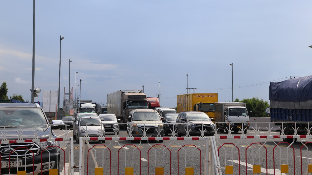 Chỉ riêng trong hai ngày đầu tuần cận Lễ Quốc Khánh 2/9, mật độ phương tiện vào tỉnh cao hơn khoảng 30%, tức 2000 xe so với ngày thường.